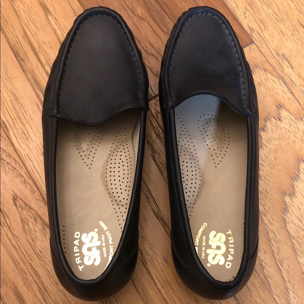 SAS Navy Blue Leather-Like Women’s Slip-On Loafers - Picture 2 of 8